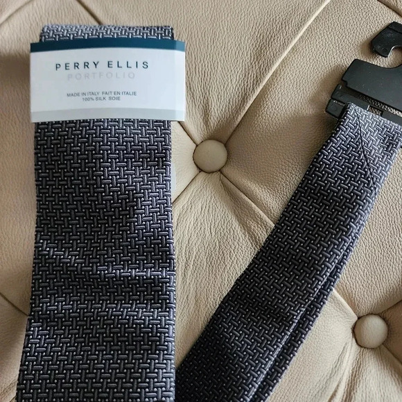 Perry Ellis Portfolio 100% Silk Grey Black Silver Tie Made In Italy - Picture 3 of 3